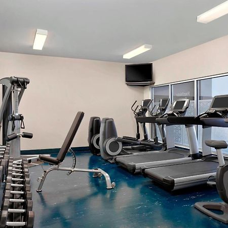 Four Points By Sheraton Hotel & Suites Calgary West Bagian luar foto