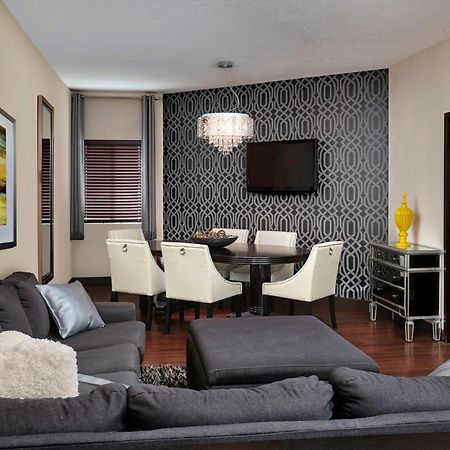 Four Points By Sheraton Hotel & Suites Calgary West Bagian luar foto