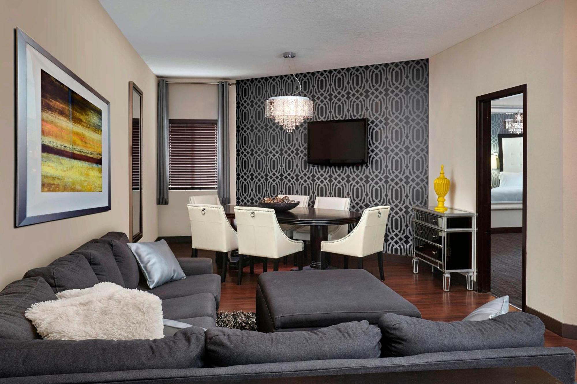 Four Points By Sheraton Hotel & Suites Calgary West Bagian luar foto