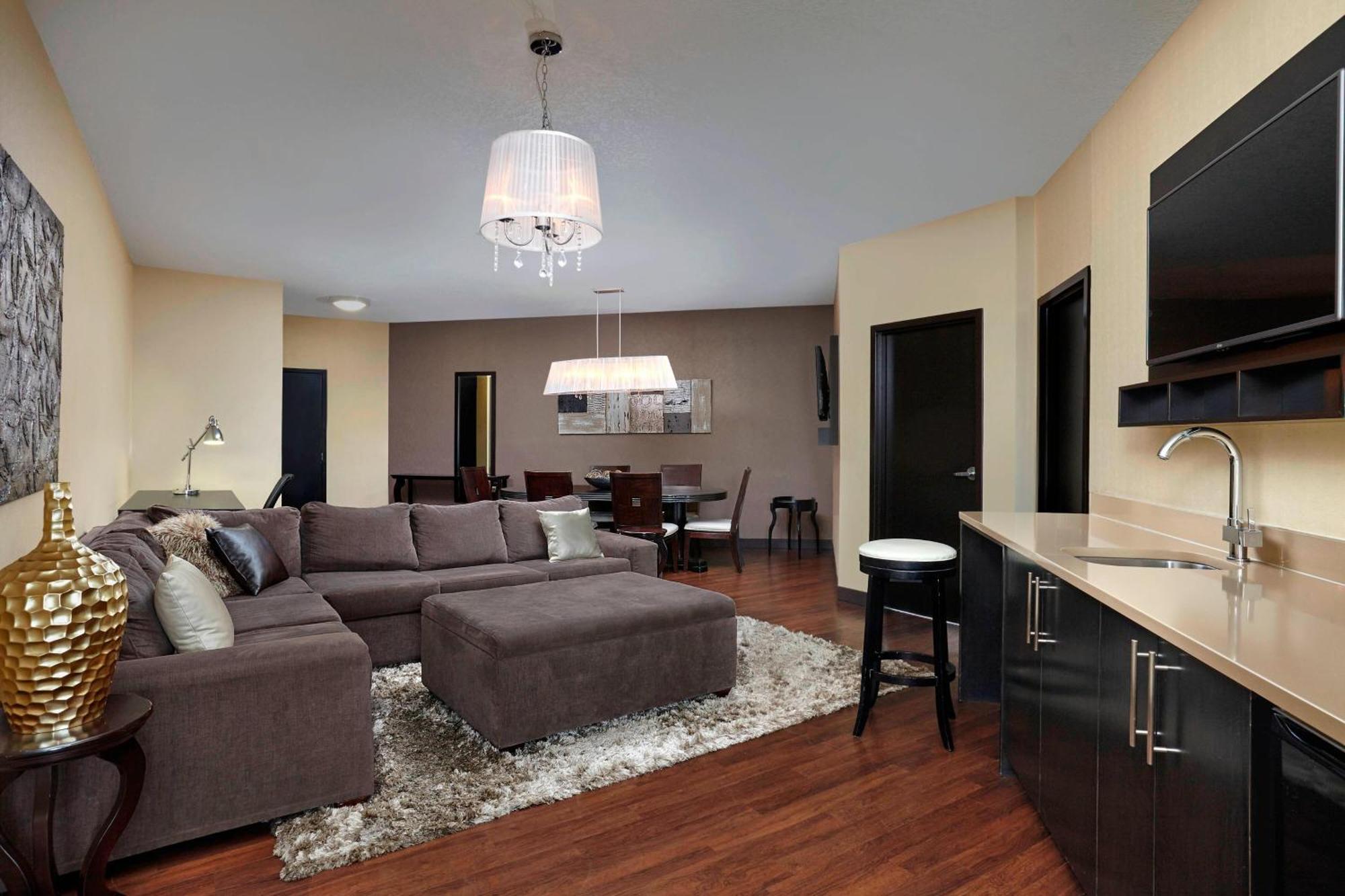 Four Points By Sheraton Hotel & Suites Calgary West Bagian luar foto
