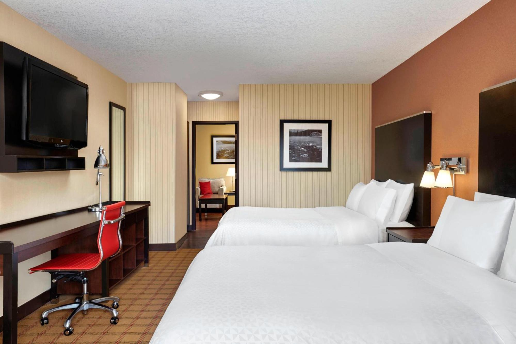 Four Points By Sheraton Hotel & Suites Calgary West Bagian luar foto
